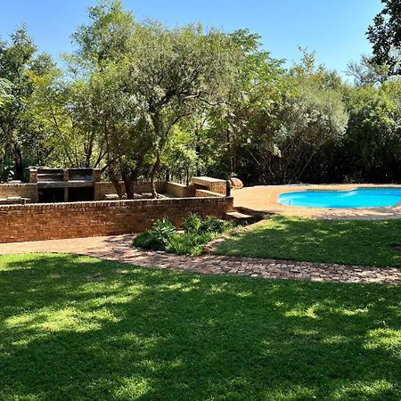 Featherwood Farm & Nyala Lodge Rayton Экстерьер фото