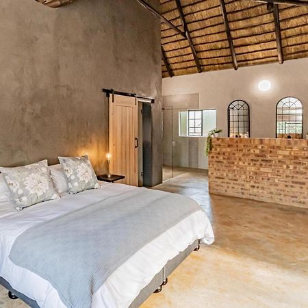 Featherwood Farm & Nyala Lodge Rayton Экстерьер фото