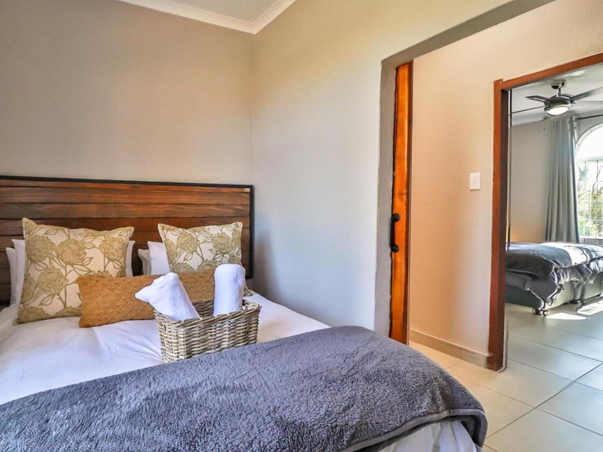 Featherwood Farm & Nyala Lodge Rayton Экстерьер фото