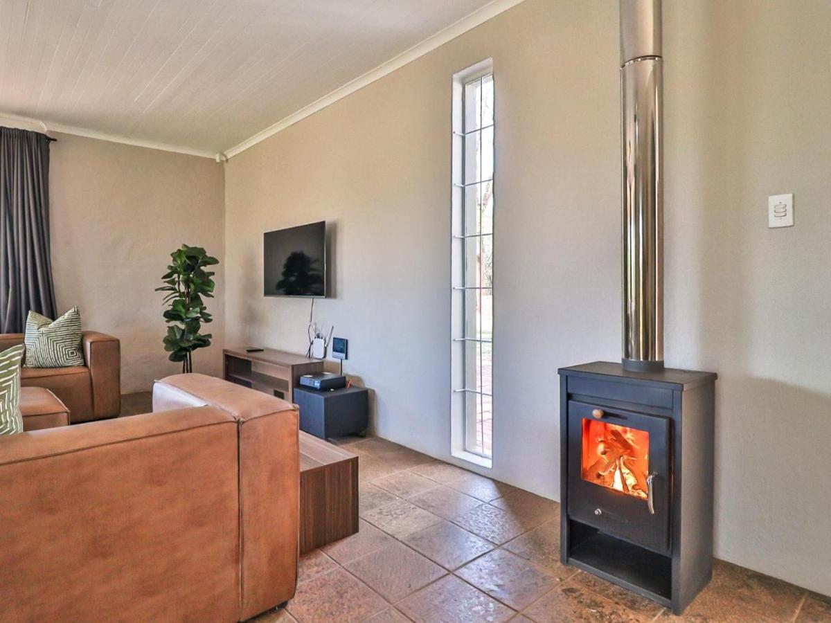 Featherwood Farm & Nyala Lodge Rayton Экстерьер фото