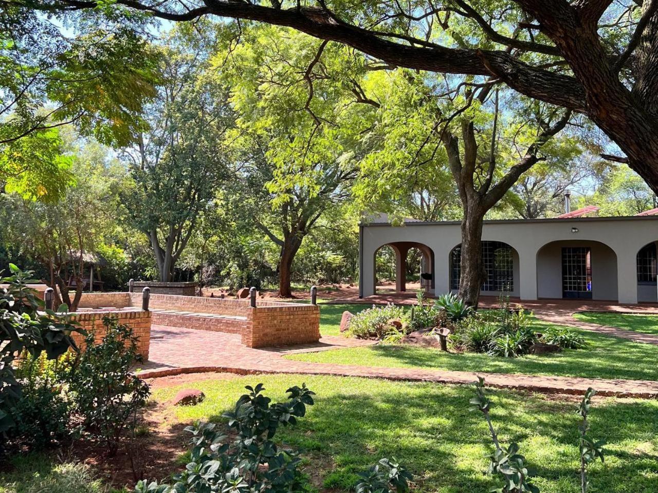 Featherwood Farm & Nyala Lodge Rayton Экстерьер фото