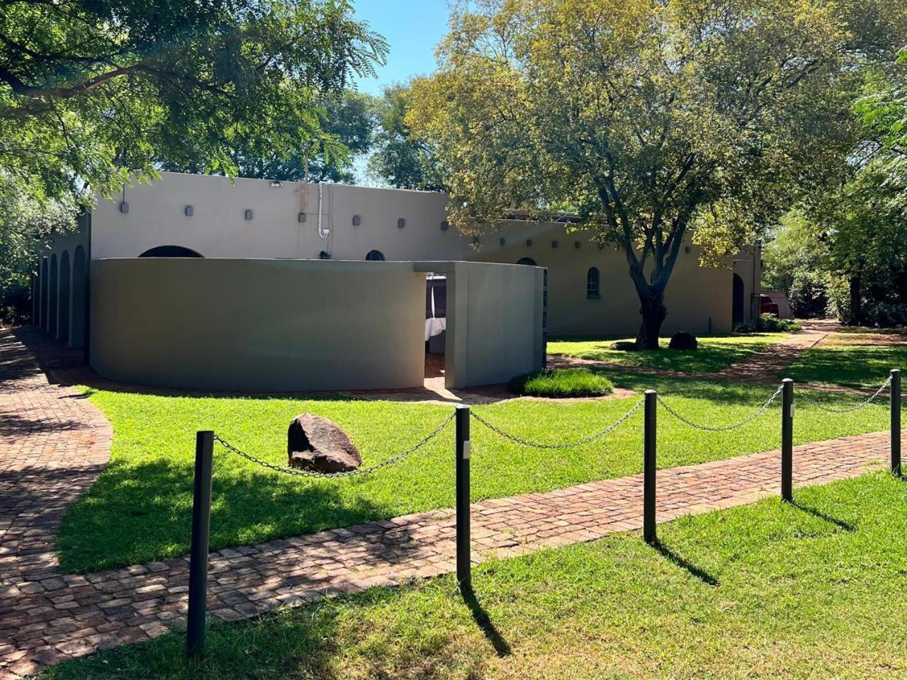 Featherwood Farm & Nyala Lodge Rayton Экстерьер фото